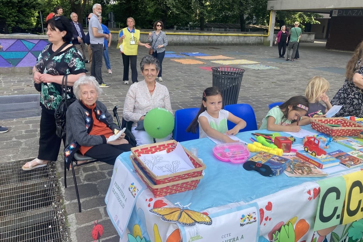 Primavera al Gratosoglio, 12 maggio '24, Susy Liuzzi Giani e l'assessora Luisa Gerosa al banchetto del CCTE.