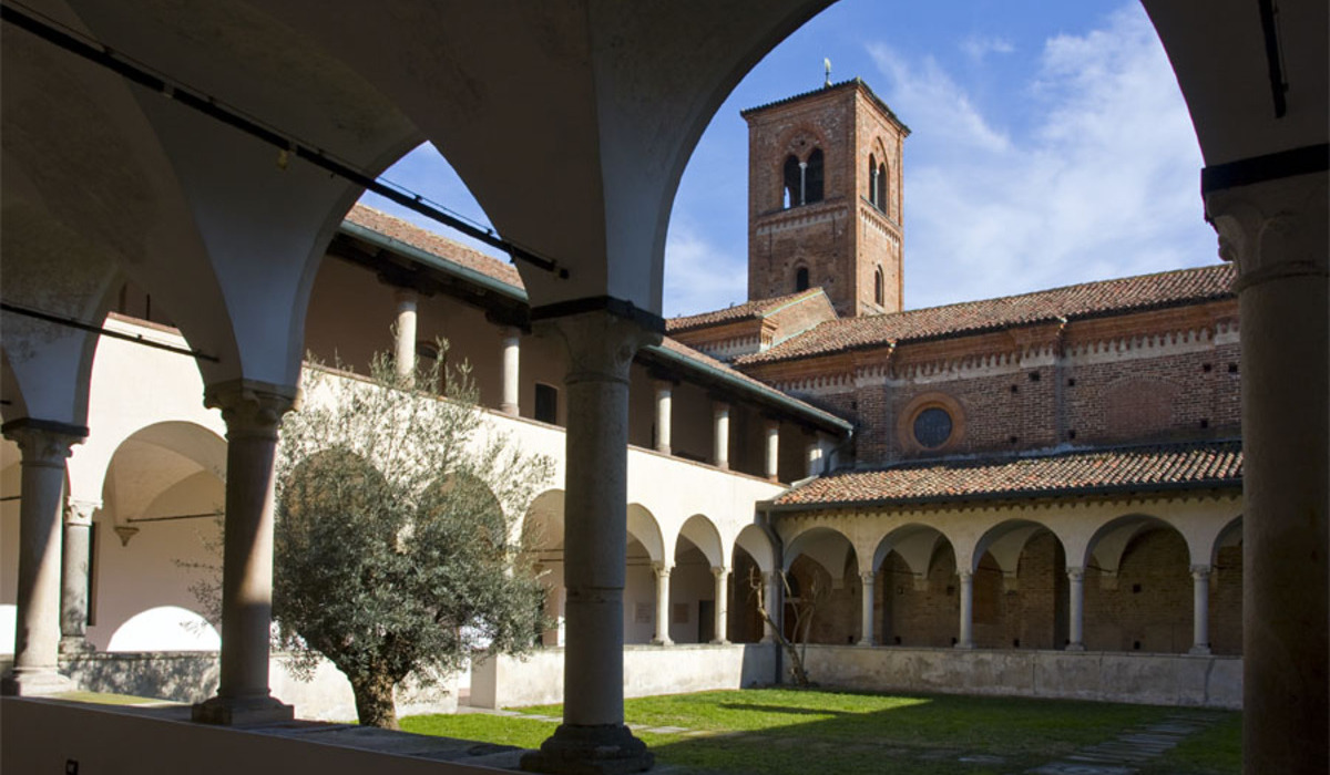 Il Chiostro dell'Abbazia di Mirasole, a Opera, Foto Wikipedia.