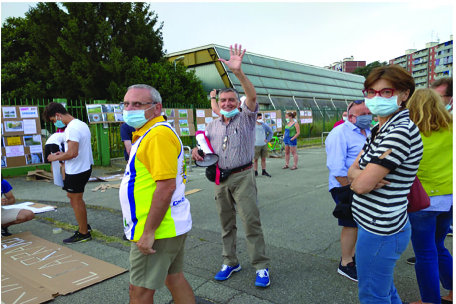 Manifestazione per il Centro Carraro, di fronte alla struttura sportiva. Gennaio 2024.