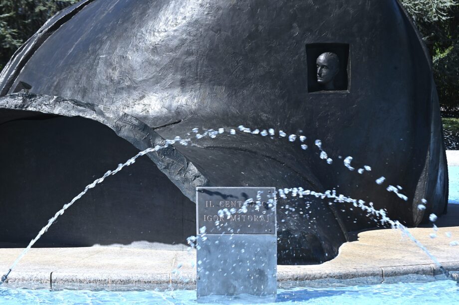 Si sono conclusi ufficialmente i lavori per la scultura in bronzo e della vasca nel quartiere Sant’Ambrogio II nel Municipio 6 e della celebre scultura in bronzo “Il Centauro” di Igor Mitoraj