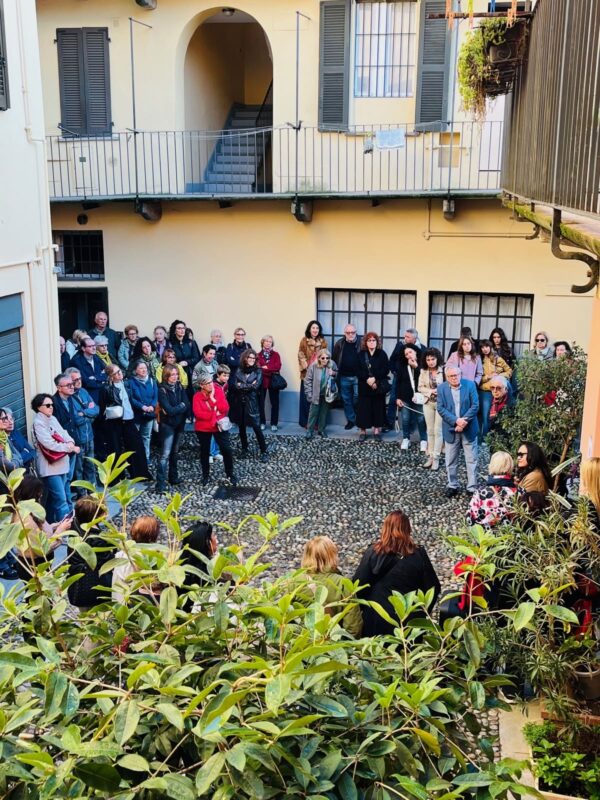 Uno dei lunghi passaggi dal Naviglio Pavese a corso San Gottardo con gli ex laboratori di formaggi.