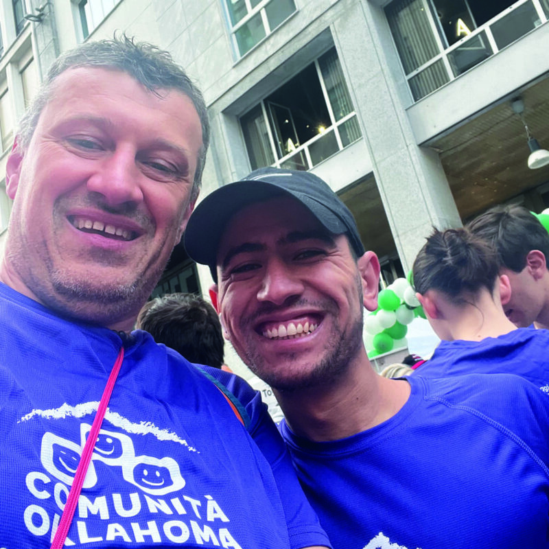 Andrea Cainarca con Georg Barsom ala Mlano Marathon, ragazzo passato da Oklahoma, oggi cuoco.