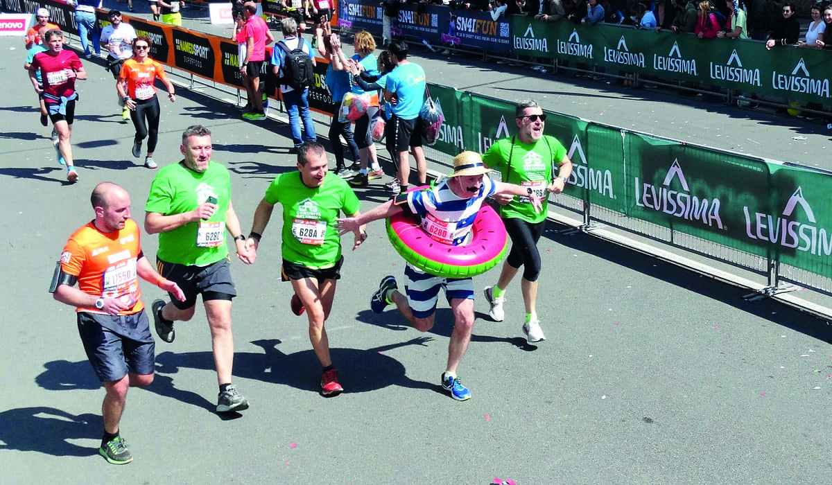 Milano Marathon 2024 - Un gruppo di partecipanti della Comunità Oklahoma.