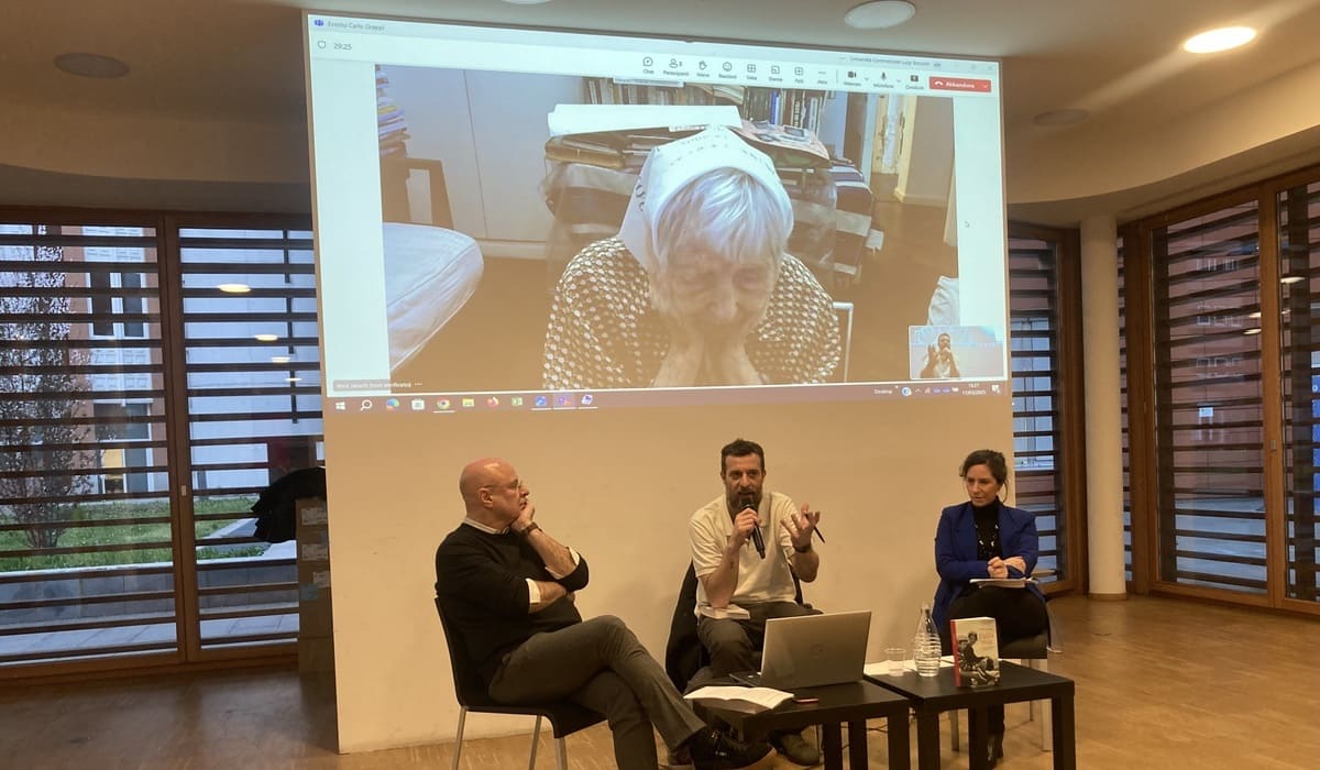 Incontro di presentazione del libro Figlia mia di Carlo Greppi, con Vera Jarach Vigevani, in collegamento dall'Argentina, Carlo Greppi (al centro), Martina Landi e Danilo De Biasio.