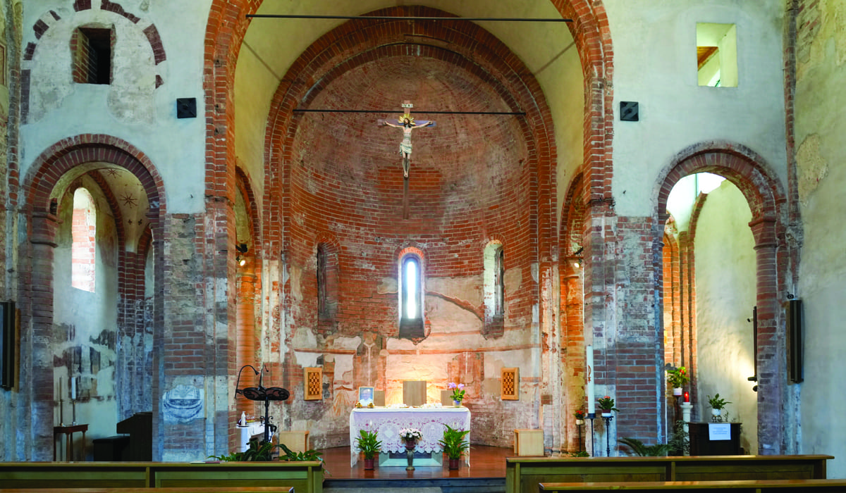 L’abside di Santa Maria alla Fonte, fortemente danneggiata dalle infiltrazioni d’acqua e dall’umidità.