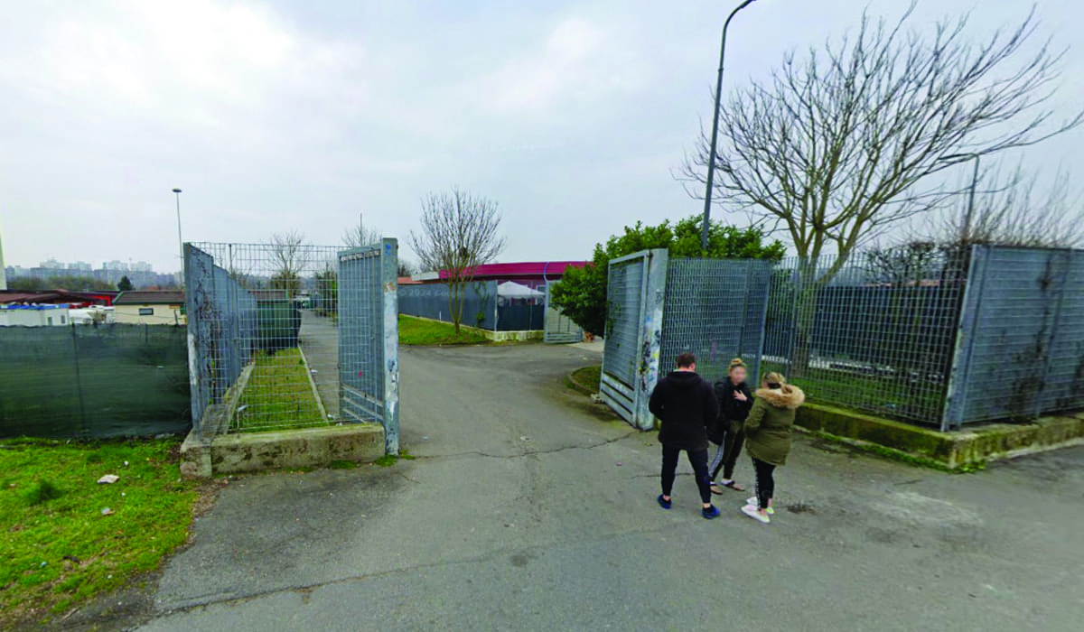 Campo rom chiesa rossa ingresso