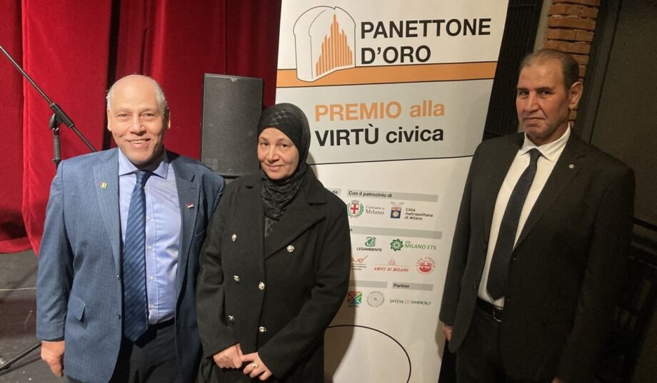 I genitori di Ramy. Yehia e Farida Elgaml, il giorno della consegna del Panettone d’Oro. Con loro, sulla sinistra, Aly Harhash, rappresentante della comunità egiziana a Milano.