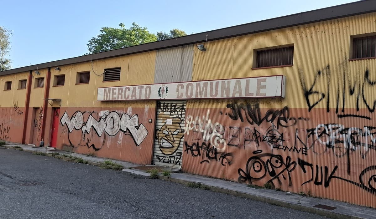 Il Mercato comunale di Gratosoglio chiuso.