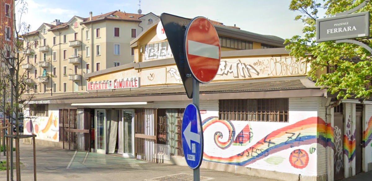 Mercato comunale di piazza Ferrara