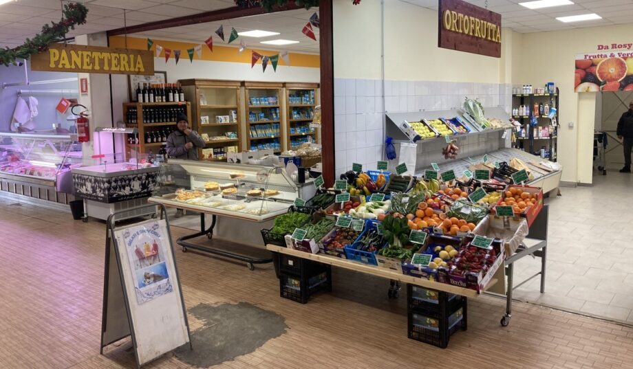 Negozi superstiti mercato comunale coperto Gratosoglio 1200x700