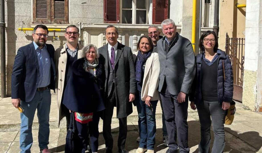 Il sindaco Sala al Corvetto, con la consigliera regionae Carmela Rozza, i rappresentanti del Municipio e del terriorio.